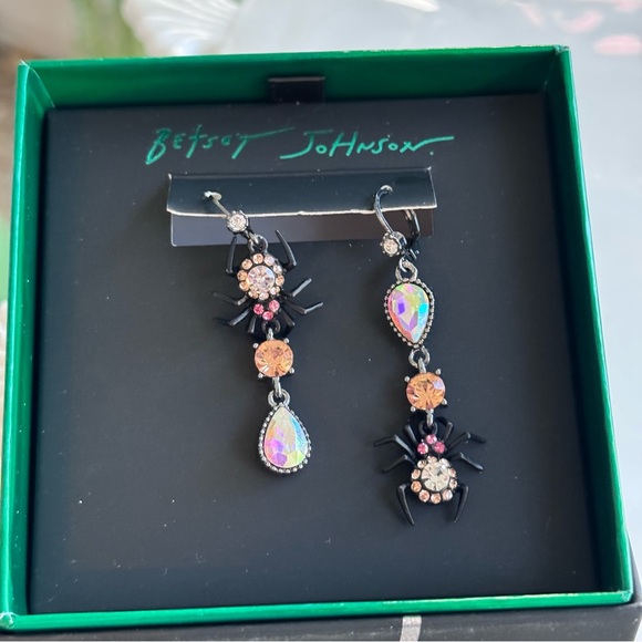 NIB Betsey Johnson Rhinestone Halloween Gothic Spider Earrings - Picture 1 of 5